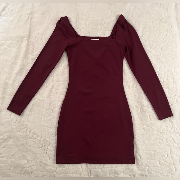 Aritzia Contour
Squareneck Longsleeve Mini Dress in burgundy size M - Picture 4 of 7